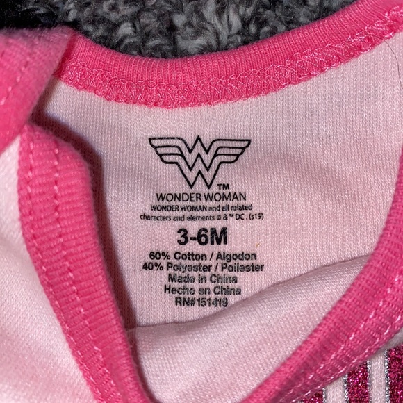 Wonder Woman baby girl bodysuit 3-6 months - Picture 2 of 2